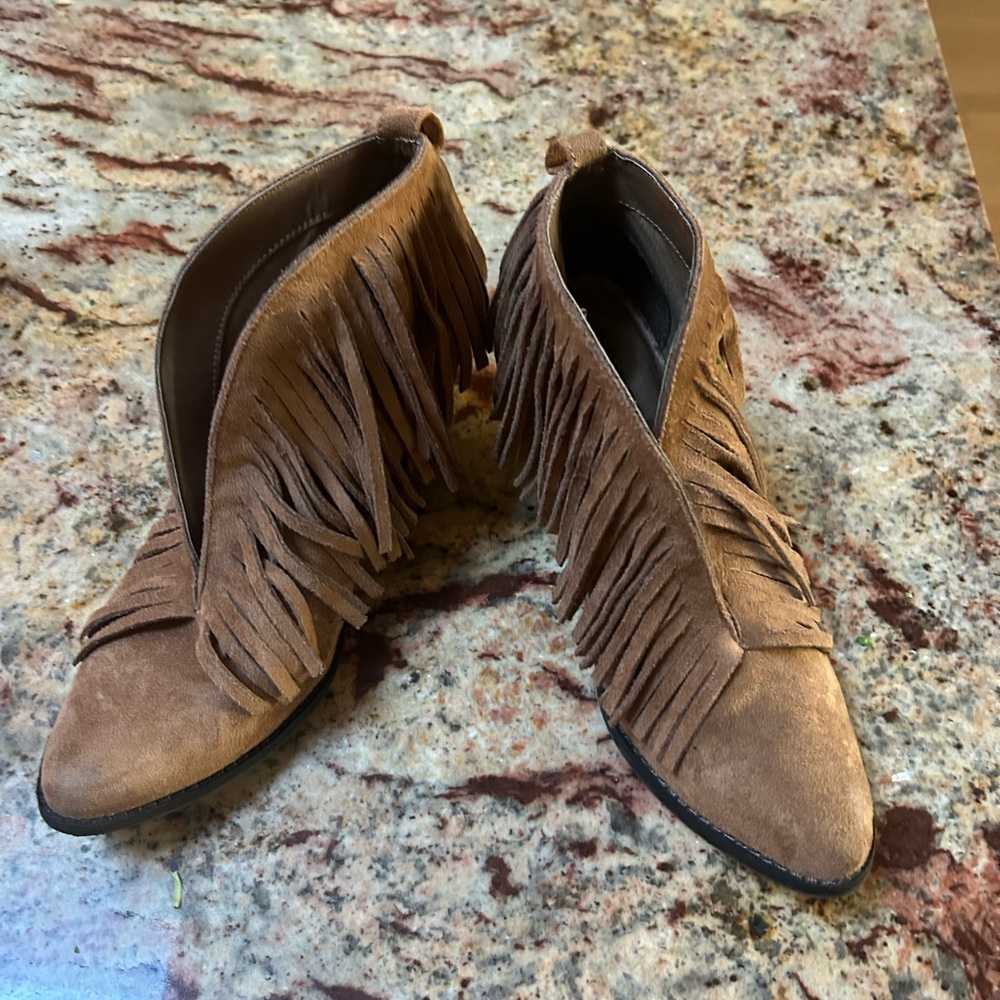 coconuts Matisse Lambert  Tan Suede Fringe Booties 8,5